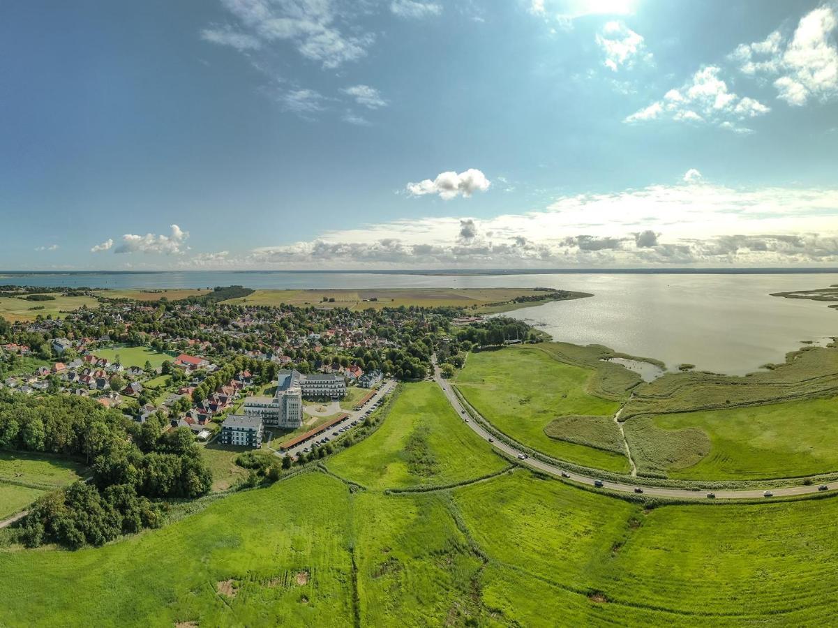 Alte Seefahrtschule - Zwei Wasser Aparthotel วุสโทรว์ ภายนอก รูปภาพ
