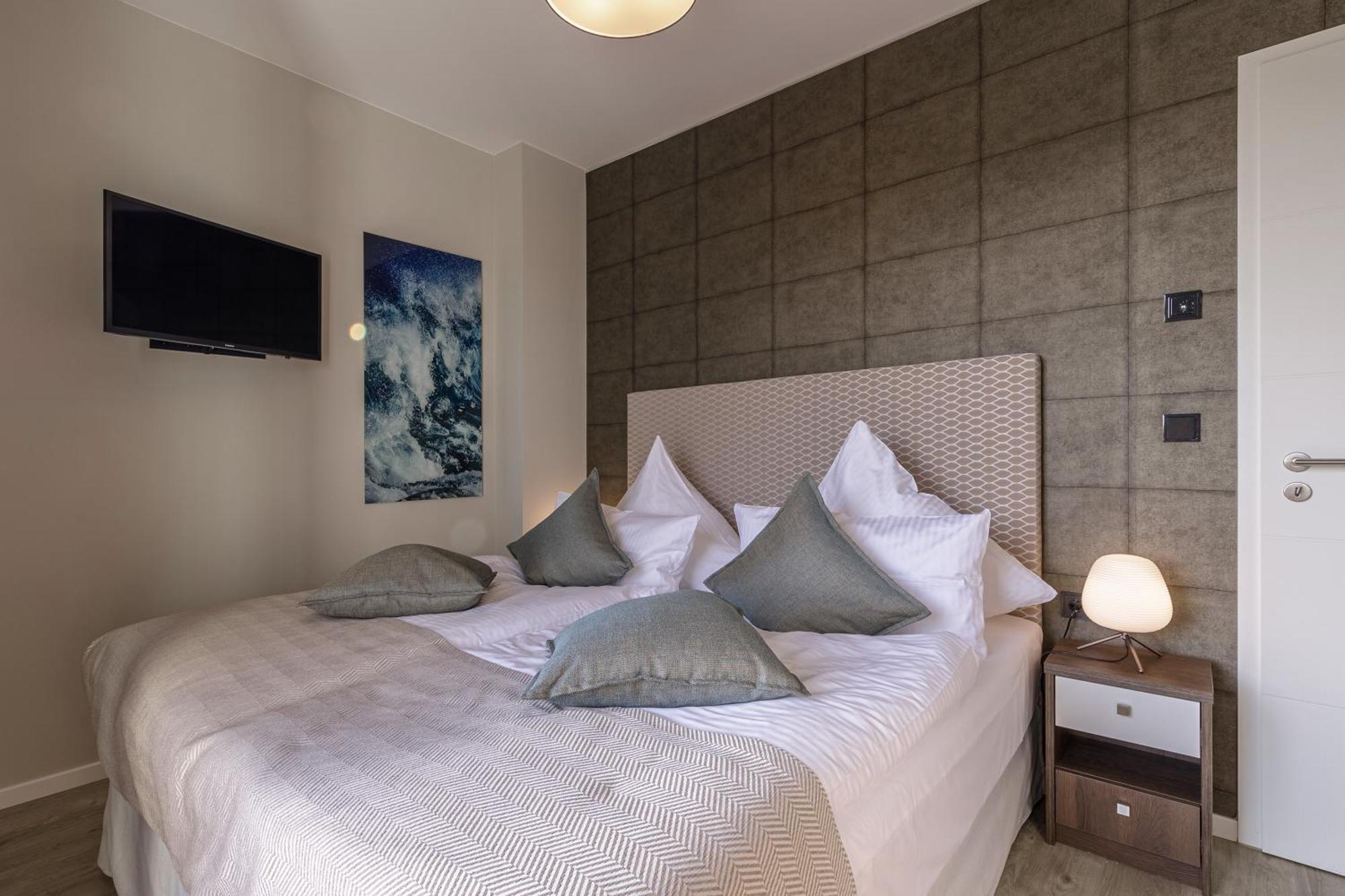 Alte Seefahrtschule - Zwei Wasser Aparthotel วุสโทรว์ ภายนอก รูปภาพ